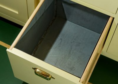 metal lined vegetable drawer